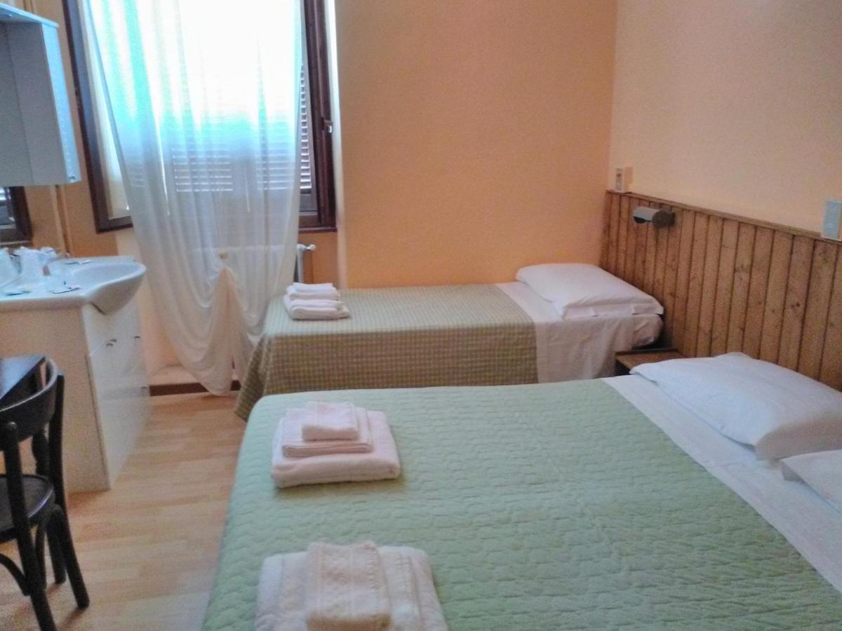 Capanna C.A.O. Hotel Brunate Bagian luar foto