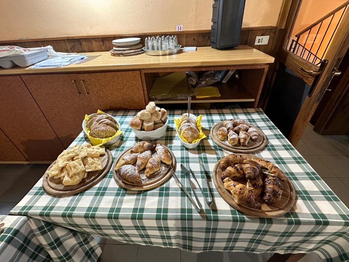 Capanna C.A.O. Hotel Brunate Bagian luar foto